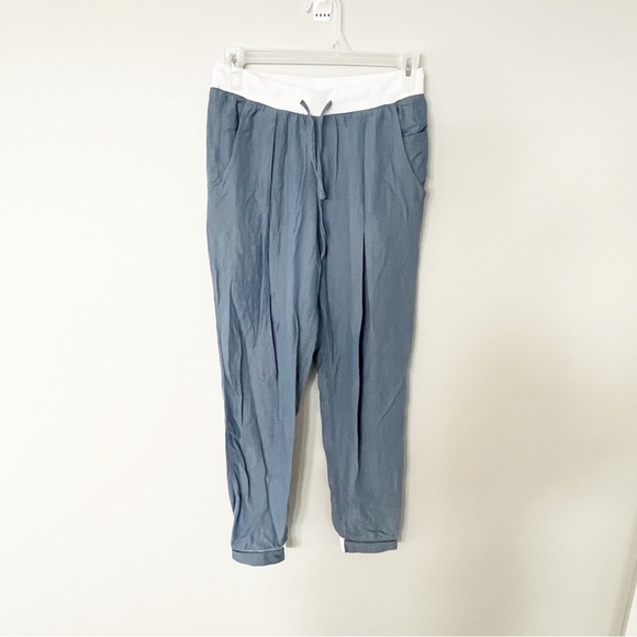 Lululemon City Jogger
Blue Denim / White W51675 - Picture 3 of 12